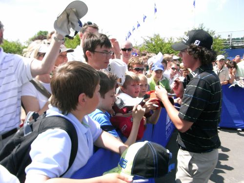 McIlroy and fans (red)