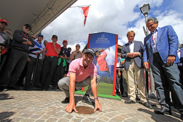 Jose Maria Olazabal lays commemorate Ballesteros plaque