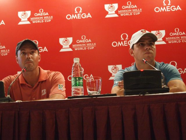 Matt Kuchar and Gary Woodland (red)