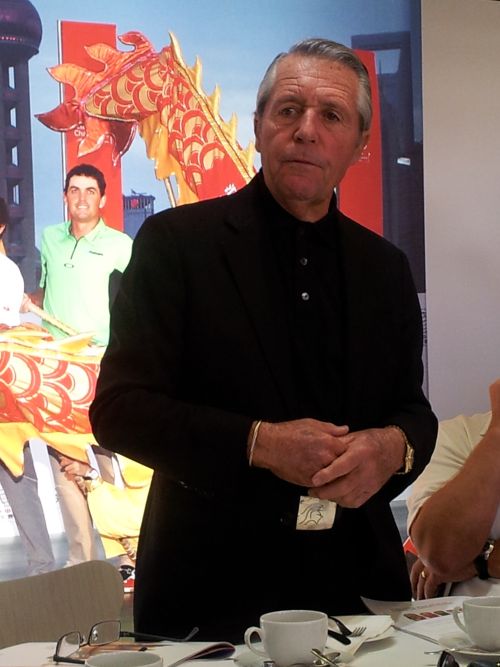 Gary Player speaking (red)