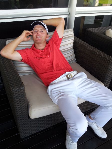 Michael Hoey chilling out in Dubai (red)