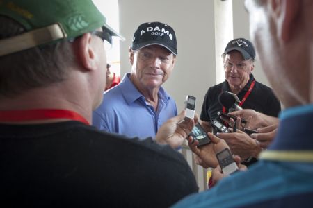 Tom Watson 2012 Australian Open (red)