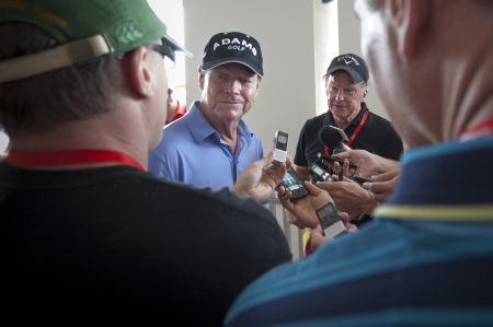 Tom Watson with Bernie in background (red)