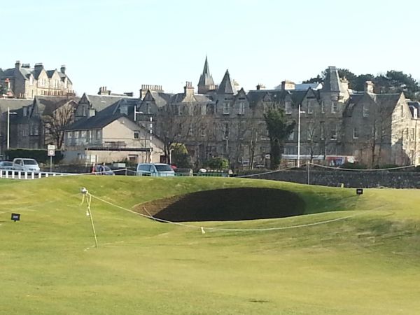 Front on view of Road Hole bunker