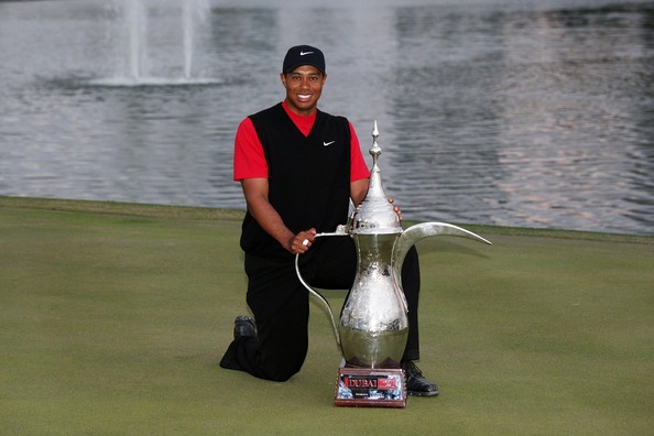 Tiger Woods captures the 2008 Dubai Desert Classic. (Photo - www.golffile.ie)
