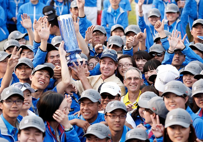Brett Rumford with a beaming John 'Ronnie' Roberts surrounded by volunteers following their success in the Volvo China Open. (Photo - www.europeantour.com)