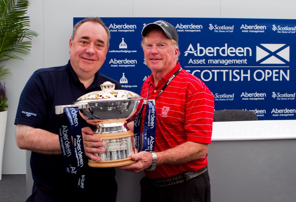 Bernie meets Scottish First Minister, Alex Salmon. (Photo - Stuart Adams/www.golftourimages.com)