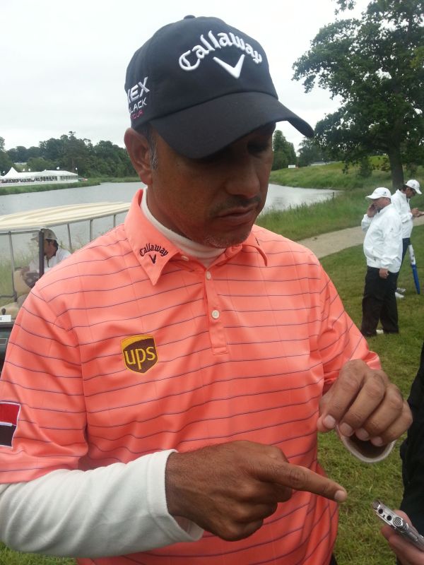 Jeev Milka Singh talks about his injured index finger. (Photo - www.golfbytourmiss.com)