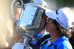 Jaon Dufner plants a kiss on the Rodman Wanamaker trophy.  (Photo - Eoin Clarke/www.golffile.ie)