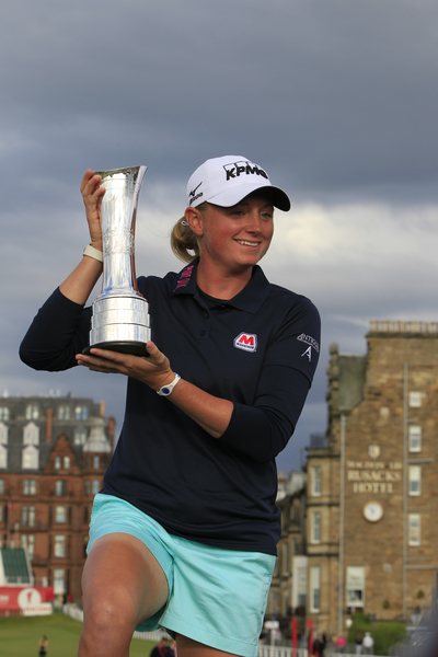 Stacy Lewis proudly holds aloft the Ricoh Women's British Open trophy. (Photo - Stuart Adams/www.golffile.ie)