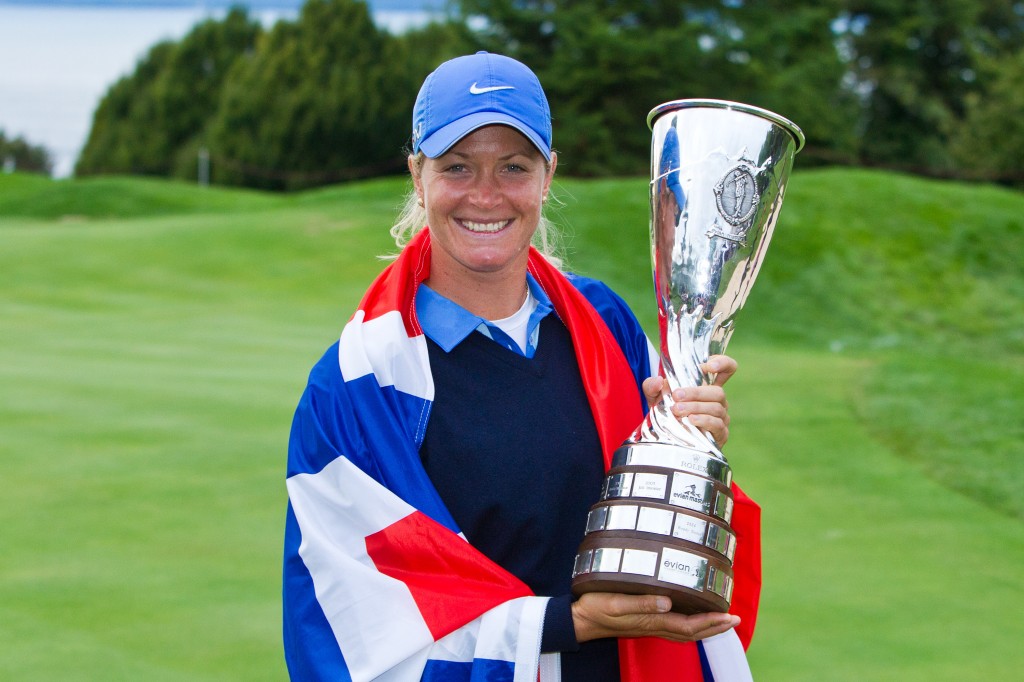 Suzann Pettersen of Norway with the trophy and Norwegian flag