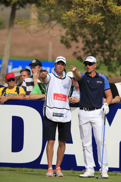 Henrik Stenson and his caddy, Gareth Lord finding the line during the 1st round of the DP World Tour Championship. (Photo - Stuart Adams/www.golftourimages.com)