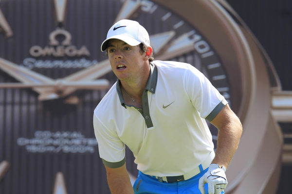 Rory McIlroy watches the flight of his ball at the 7th hole on route to a 63 and a two shot first round lead in Dubai. (Photo - Eoin Clarke/www.golffile.ie)