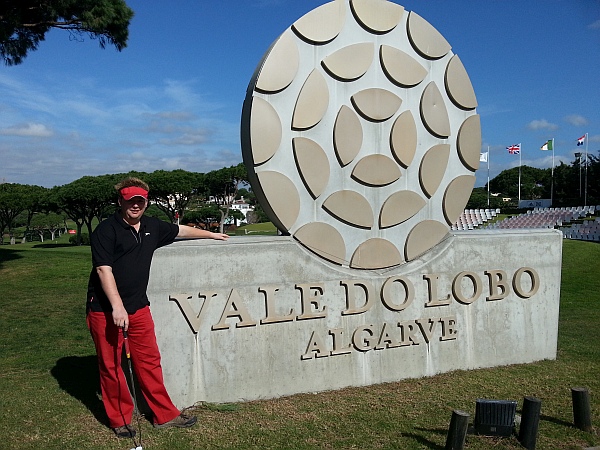 Ian Poulter (alas Richard 'Stich' Guthrie) makes an appearance at Vale do Lobo.