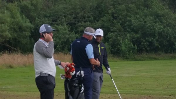 Darren Clarke walks over to shake Tiger Woods hand. (Photo - www.golfbytourmiss.com)