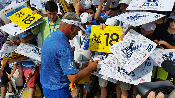Darren Clarke also in an autograph signing session at the back of the 18th green this morning after eagling the hole in a 'Double or nothing' match against Rory McIlroy. (Photo - www.golffile.ie)