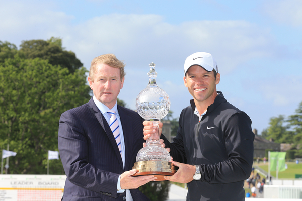 Irish PM Enda Kenny presenting 2013 Irish Open winner Paul Casey with the trophy. (Photo - www.golffile.ie)