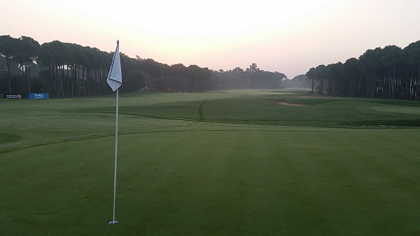 First hole - footprints lead directly to green and a first par of the morning.