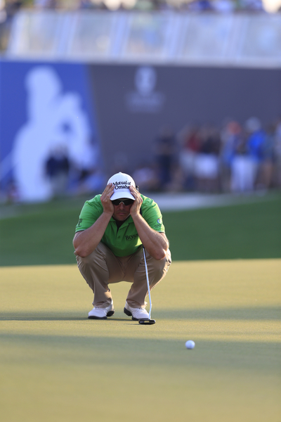 Henrik Stenson sees his way clear to a two shot lead on day two of the DP World Tour Championship. (Photo - Fran Caffrey/www.golffile.ie)