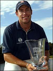 Brian Davis with the 2004 ANZ Championship trophy.