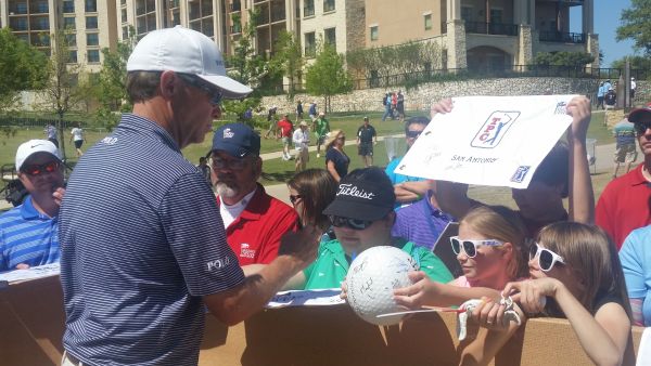 Davis Love 111 signs autographs after his final round ahead of surgery on his toe early this coming week. (Photo - www.golfbytourmiss.com)