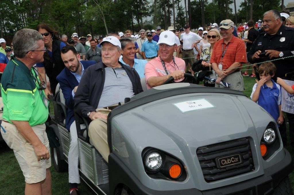 Top Texas golf writer Art Striklin meets former US President George H. Bush.