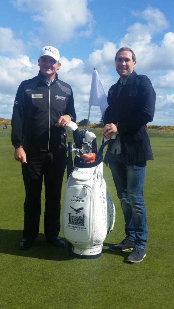 Paul Lawrie & Russell Anderson on the 18th green at Murcar Links Golf Club. (Photo - www.golfbytourmiss.com)