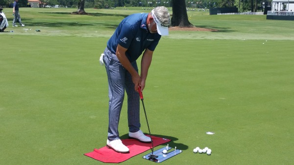 Darren Clarke lays out the putting red carpet. (Photo - www.golfbytourmiss.com)