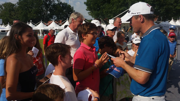 Michael Hoey signing autographs after his 3rd round. If you look closely there is a young lady who is the snap above is wearing a Panda bear head. (Photo - www.golfbytourmiss.com)