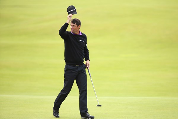 Padraig Harrington salutes the crowd after shooting his lowest score ever in a Major. (Photo - www. europeantour.com)