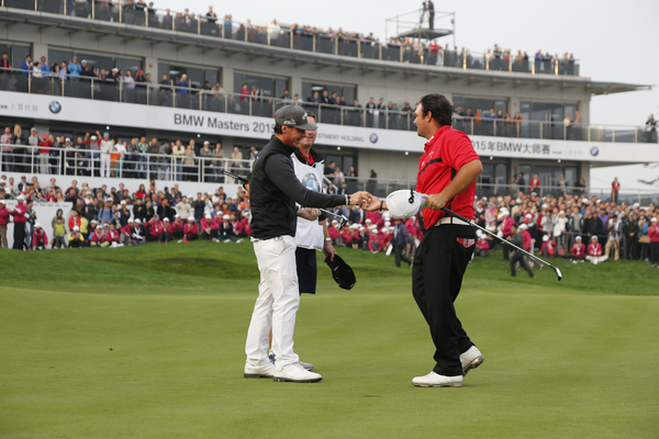 Kristoffer Broberg (SWE) shakes hands with Patrick Reed (USA) after the first play-off holeon the 18th during the final round of the BMW Masters, Lake Malarian Golf Club, Boshan, Shanghai, China. 15/11/2015. Picture: Golffile | Fran Caffrey All photo usage must carry mandatory copyright credit (© Golffile | Fran Caffrey)