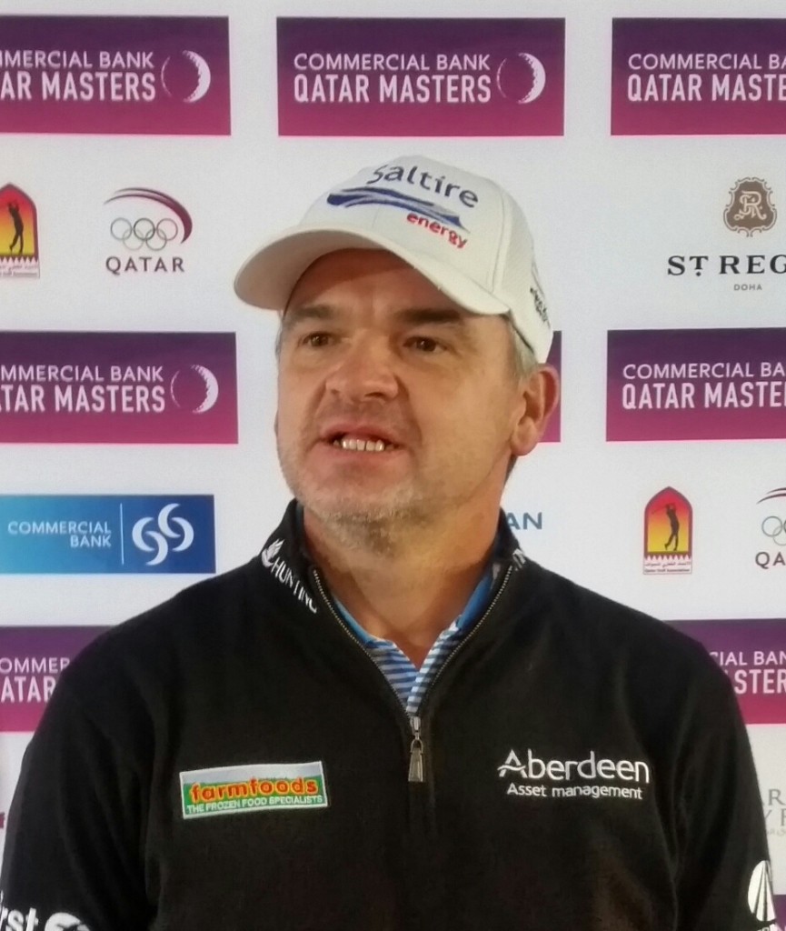 Paul Lawrie birdies the last on day three to lead by two shots (6)