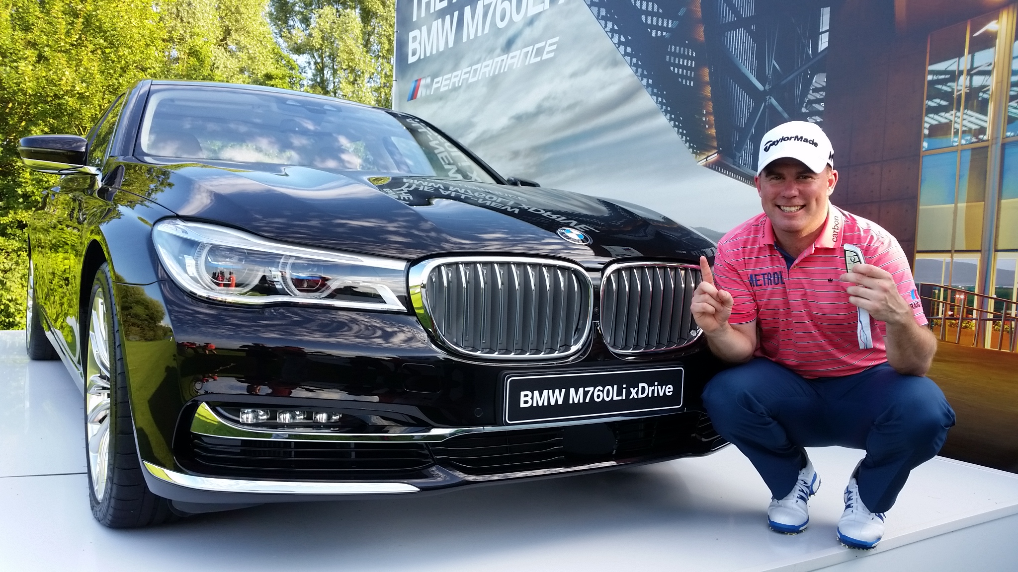 Richie Ramsay with the key to his new BMW (Photo - www.golfbytourmiss.com)