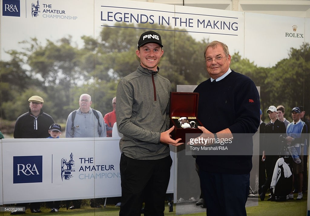 Reigning Australian Amateur champion Connor Syme being presented with his award by the R & As Peter Unsworth after finishing the top qualifier in the 2016 Amateur Championship. (Photo - RandA)