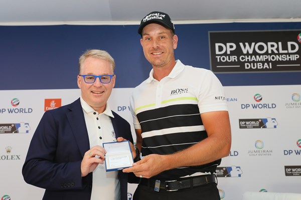 European Tour CEO Keith Pelley affording Henrik Stenson Honorary Life Membership of the European Tour (Photo - European Tour)