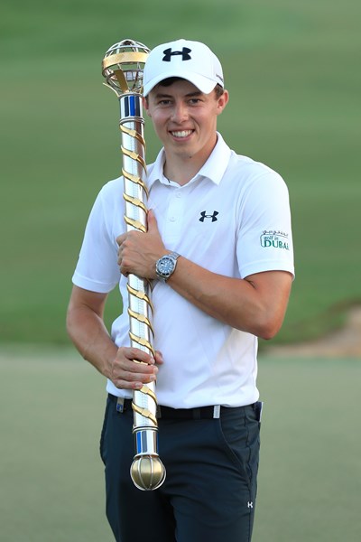 matthew-fitzpatrick-with-the-stunning-dp-world-championship-trophy-photo-european-tour