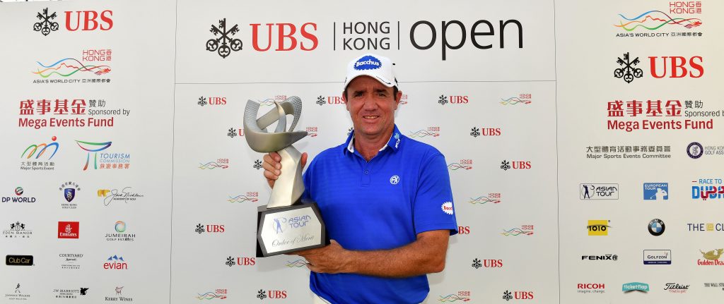 HONG KONG – Scott Hend of Australia pictured with the Asian Tour Order of Merit trophy on Sunday December 11, 2016, during the final round of the UBS Hong Kong Open at the Hong Kong Golf Club, Fanling, Hong Kong. The USD$ 2.000.000 event is co-sanctioned between the Asian Tour and the European Tour, December 8-11, 2016. Picture by Paul Lakatos/Asian Tour.