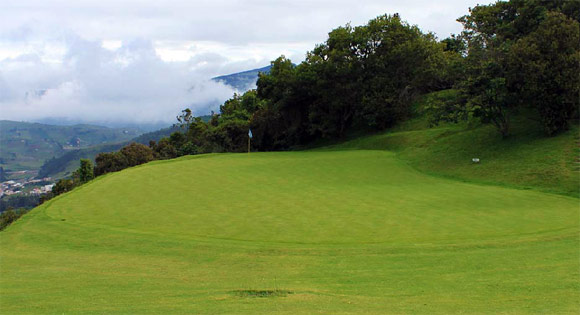 Golf at 8,000 feet - the La Cima GC near Bogota, Columbia