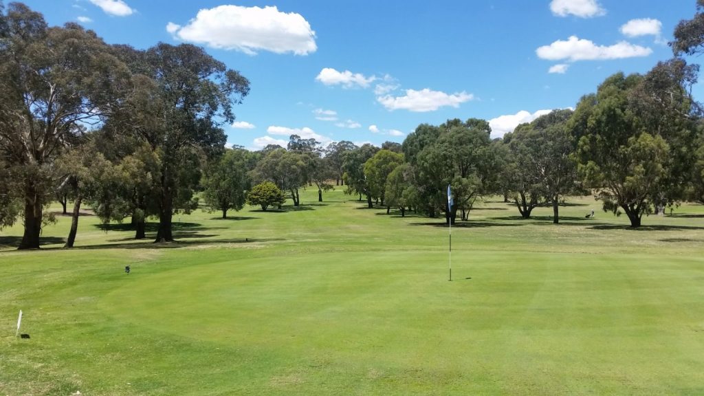 How Australian can it get - the ninth hole at Blayney? (Photo - www.golfbytourmiss.com.